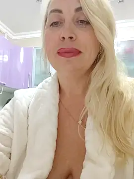 Snapshot of HotJanet chatting on October 24, 2025, 7:57 pm HotJanet online show from October 24, 2025, 7:57 pm