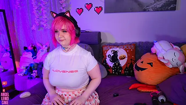 Snapshot of Angel-Lewd-Cake chatting on May 7, 2026, 12:26 am Angel-Lewd-Cake online show from May 7, 2026, 12:26 am