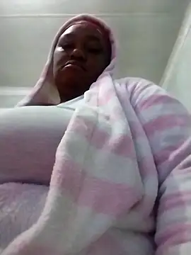 Snapshot of MATUREBUSSTY chatting on May 26, 2026, 4:32 am MATUREBUSSTY online show from May 26, 2026, 4:32 am