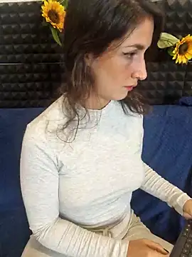 Stefania PT online show from November 6, 2025, 8:29 am