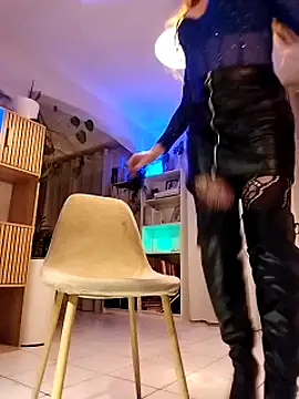 Snapshot of Luna_Kitanna chatting on February 2, 2025, 6:36 am Luna Kitanna online show from February 2, 2025, 6:36 am