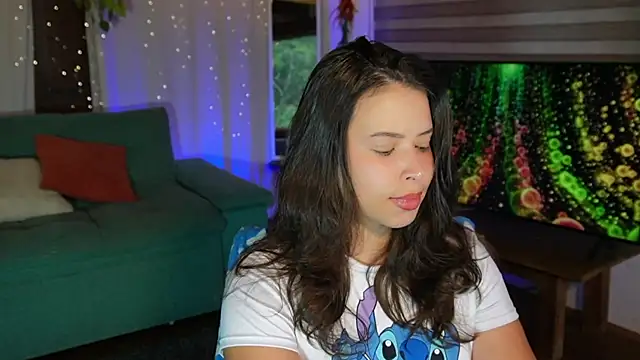 Snapshot of Kozzy_ chatting on May 13, 2026, 10:39 pm Kozzy online show from May 13, 2026, 10:39 pm