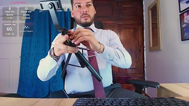 Snapshot of HenryBenso chatting on October 23, 2025, 11:47 pm HenryBenso online show from October 23, 2025, 11:47 pm