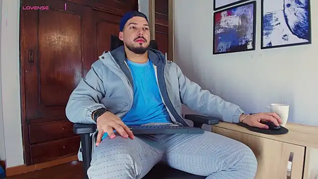 Snapshot of HenryBenso chatting on November 16, 2025, 9:58 am HenryBenso online show from November 16, 2025, 9:58 am