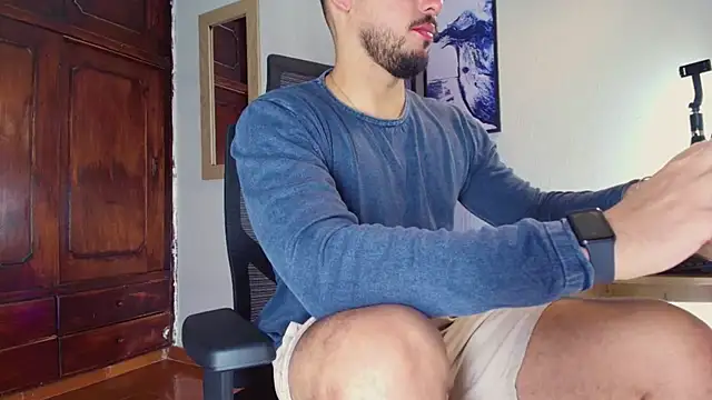 Snapshot of HenryBenso chatting on November 7, 2025, 10:09 am HenryBenso online show from November 7, 2025, 10:09 am