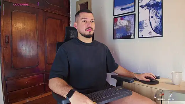 Snapshot of HenryBenso chatting on November 22, 2025, 9:52 am HenryBenso online show from November 22, 2025, 9:52 am