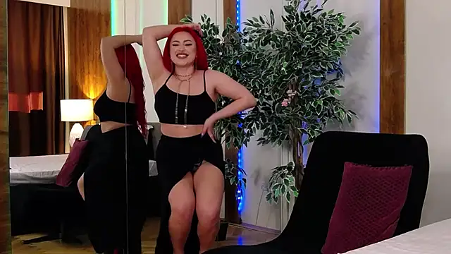 EmyHilton online show from April 7, 2026, 5:42 am