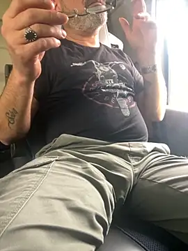 Snapshot of dzhakar chatting on October 22, 2025, 10:36 am dzhakar online show from October 22, 2025, 10:36 am