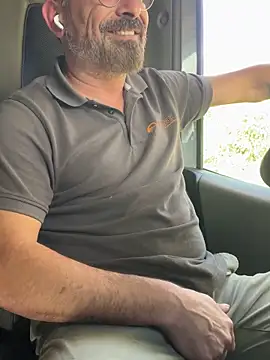 Snapshot of dzhakar chatting on September 22, 2025, 12:11 pm dzhakar online show from September 22, 2025, 12:11 pm