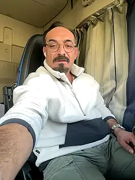 Snapshot of dzhakar chatting on December 4, 2025, 12:26 pm dzhakar online show from December 4, 2025, 12:26 pm