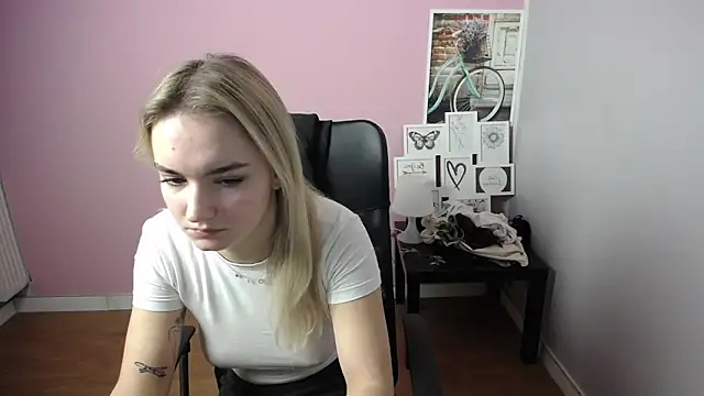 Snapshot of viktoria_lovely chatting on December 3, 2024, 7:16 am viktoria lovely online show from December 3, 2024, 7:16 am