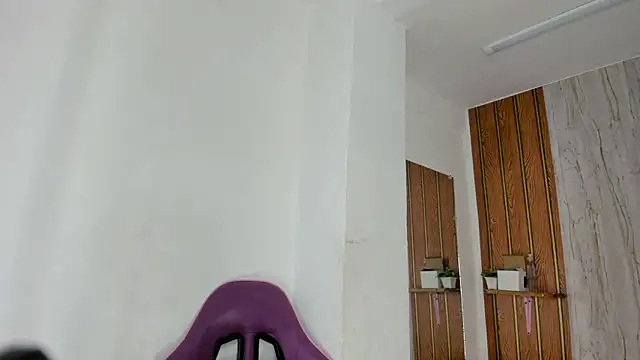 Snapshot of Alika01 chatting on November 6, 2025, 1:37 pm Alika01 online show from November 6, 2025, 1:37 pm