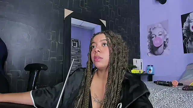 Snapshot of Alika01 chatting on March 22, 2025, 4:04 pm Alika01 online show from March 22, 2025, 4:04 pm