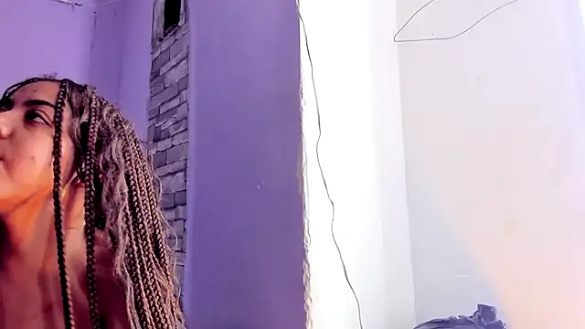 Snapshot of Alika01 chatting on March 17, 2025, 11:24 pm Alika01 online show from March 17, 2025, 11:24 pm