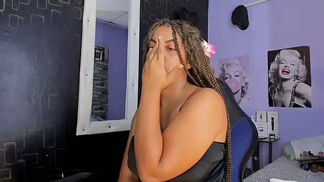 Snapshot of Alika01 chatting on March 14, 2025, 11:32 pm Alika01 online show from March 14, 2025, 11:32 pm