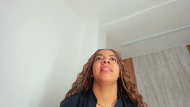 Snapshot of Alika01 chatting on October 19, 2025, 1:47 pm Alika01 online show from October 19, 2025, 1:47 pm