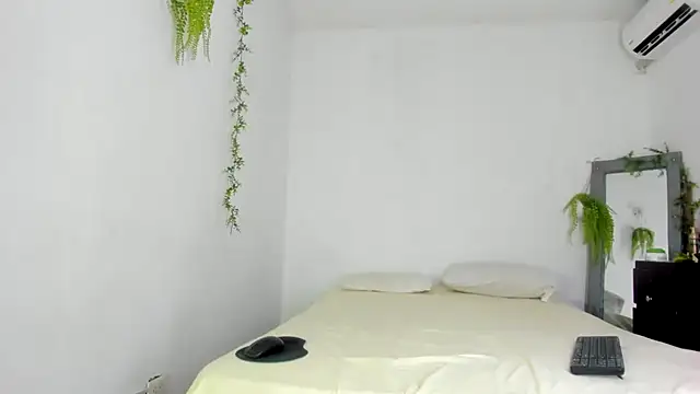 Snapshot of Alika01 chatting on September 29, 2025, 9:20 pm Alika01 online show from September 29, 2025, 9:20 pm