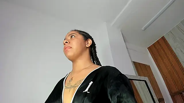 Snapshot of Alika01 chatting on October 13, 2025, 1:34 pm Alika01 online show from October 13, 2025, 1:34 pm