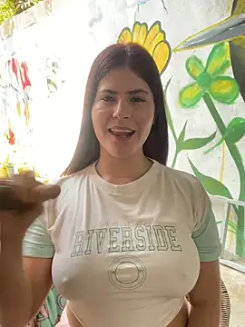 Snapshot of Hotnightsexxx chatting on February 27, 2026, 5:24 pm Hotnightsexxx online show from February 27, 2026, 5:24 pm