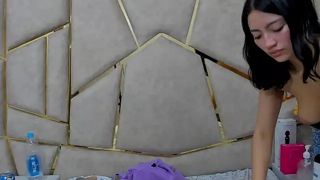 Snapshot of Kloe_Candy1 chatting on February 3, 2026, 4:43 am Kloe Candy1 online show from February 3, 2026, 4:43 am