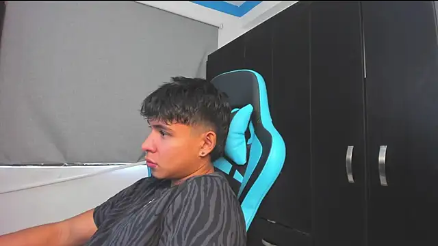 Snapshot of Bray_Kevin chatting on October 30, 2025, 6:05 pm Bray Kevin online show from October 30, 2025, 6:05 pm