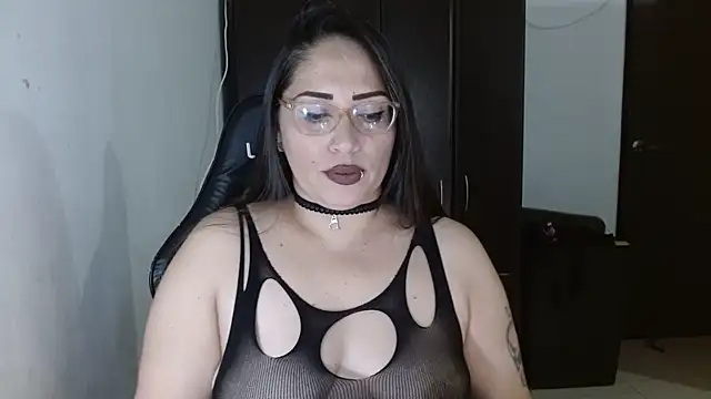 natashasmithe online show from November 17, 2025, 12:58 am