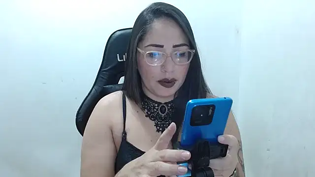 natashasmithe online show from November 5, 2025, 1:20 am