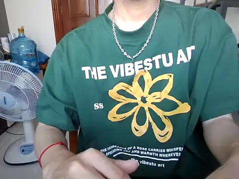 ChenJiaHui2004 online show from December 18, 2025, 3:55 am