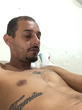 Snapshot of Pauzuudo01 chatting on February 26, 2025, 1:54 pm Pauzuudo01 online show from February 26, 2025, 1:54 pm