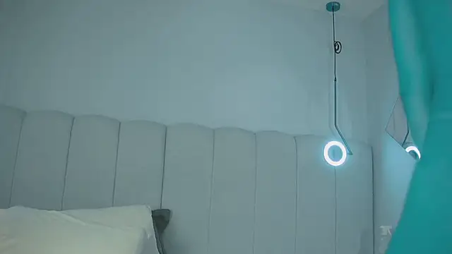 Abby-me online show from October 31, 2025, 1:52 pm