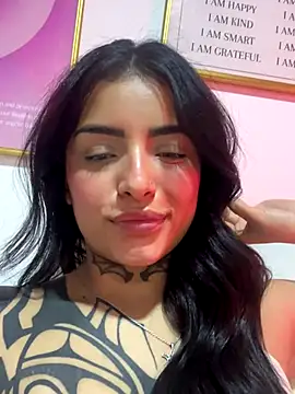 Hinataw33d01 online show from October 26, 2025, 11:05 pm