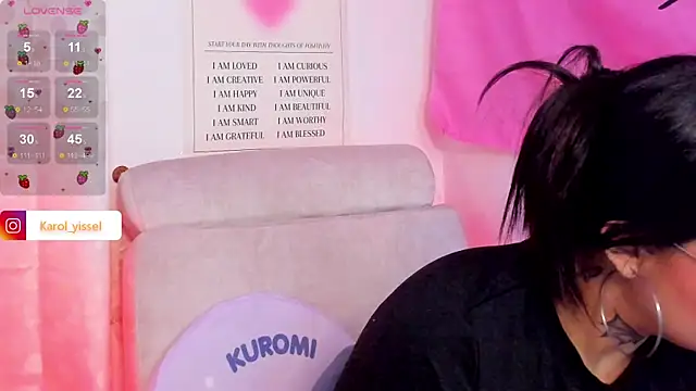Snapshot of Hinataw33d01 chatting on March 10, 2025, 12:28 am Hinataw33d01 online show from March 10, 2025, 12:28 am