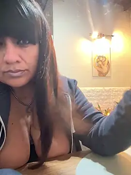Snapshot of Sensualmente333 chatting on May 23, 2026, 12:04 pm Sensualmente333 online show from May 23, 2026, 12:04 pm