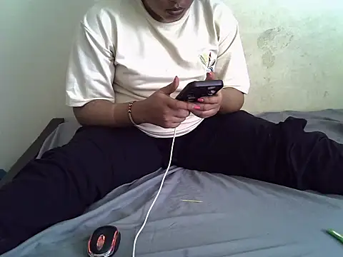 Snapshot of Crystal__Gee chatting on October 8, 2025, 8:16 am Crystal Gee online show from October 8, 2025, 8:16 am