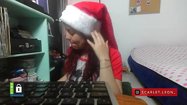 Snapshot of Scarletleon77 chatting on December 16, 2025, 2:43 pm Scarletleon77 online show from December 16, 2025, 2:43 pm