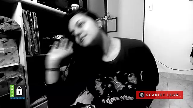 Scarletleon77 online show from November 14, 2025, 2:21 pm