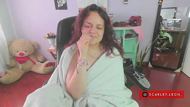 Snapshot of Scarletleon77 chatting on March 10, 2025, 6:01 pm Scarletleon77 online show from March 10, 2025, 6:01 pm