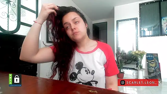 Snapshot of Scarletleon77 chatting on December 18, 2025, 4:11 pm Scarletleon77 online show from December 18, 2025, 4:11 pm