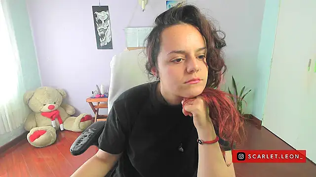 Snapshot of Scarletleon77 chatting on January 17, 2025, 4:04 pm Scarletleon77 online show from January 17, 2025, 4:04 pm