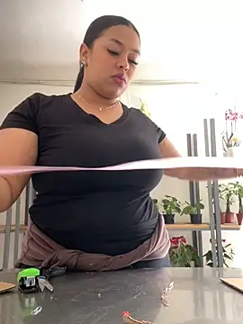 Snapshot of PUSHYLATE chatting on January 7, 2026, 3:06 pm PUSHYLATE online show from January 7, 2026, 3:06 pm