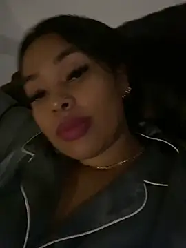 Snapshot of PUSHYLATE chatting on January 11, 2026, 5:25 am PUSHYLATE online show from January 11, 2026, 5:25 am