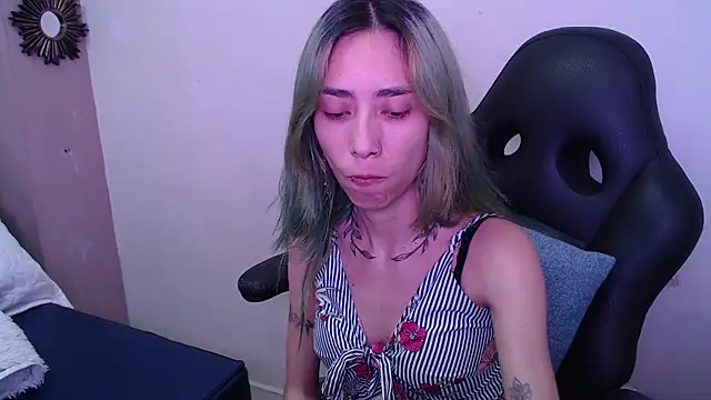 Snapshot of Erika_Stevens chatting on November 23, 2025, 4:06 pm Erika Stevens online show from November 23, 2025, 4:06 pm