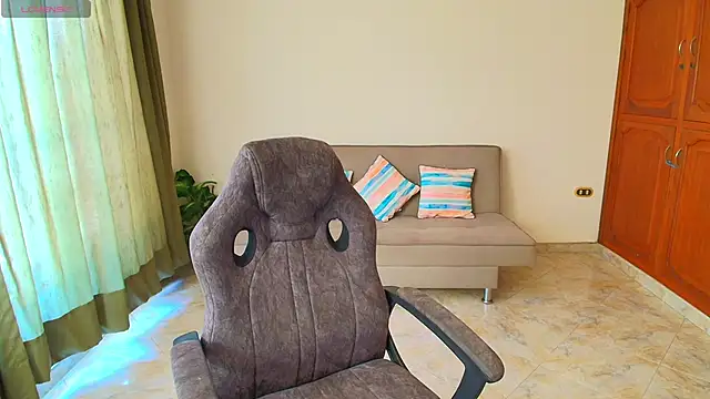 Snapshot of lili_jade222 chatting on October 11, 2025, 4:19 pm lili jade222 online show from October 11, 2025, 4:19 pm