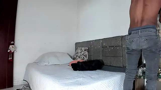 Snapshot of tom_colinn chatting on November 14, 2025, 9:40 pm tom colinn online show from November 14, 2025, 9:40 pm