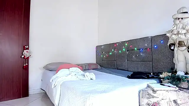 Snapshot of tom_colinn chatting on November 17, 2025, 4:55 pm tom colinn online show from November 17, 2025, 4:55 pm