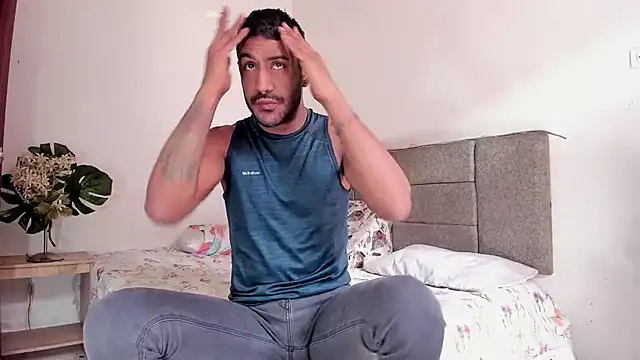 Snapshot of tom_colinn chatting on October 30, 2025, 5:21 pm tom colinn online show from October 30, 2025, 5:21 pm