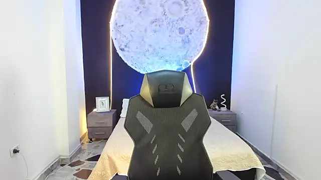 JacksonMuller  online show from November 10, 2025, 1:05 pm