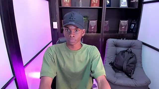 JacksonMuller  online show from October 27, 2025, 1:01 pm