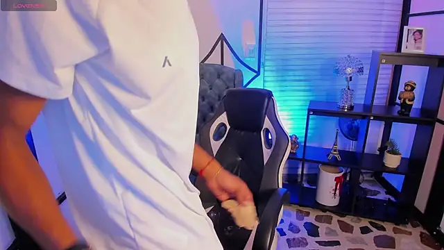 JacksonMuller  online show from November 6, 2025, 1:59 pm