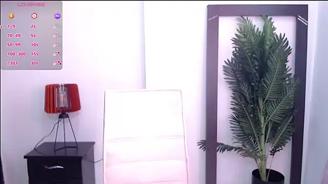 Snapshot of Alicelunaa chatting on October 13, 2025, 7:04 pm Alicelunaa online show from October 13, 2025, 7:04 pm